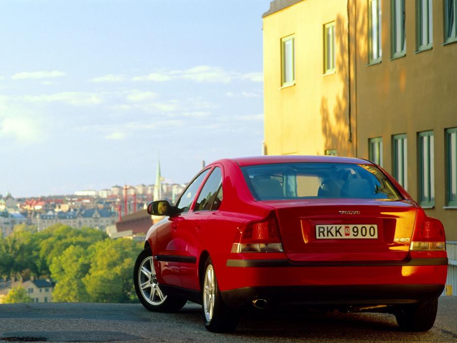  Volvo S60 2000 года  (фото 15 из 37)